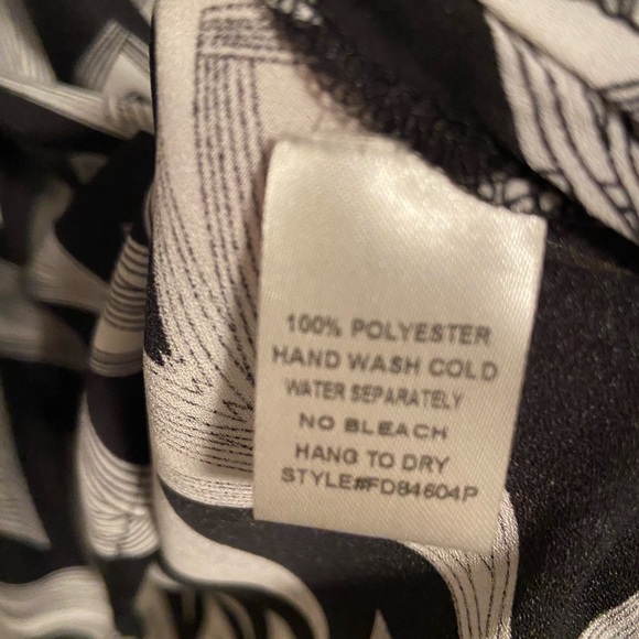 Fun 4X patterned tank. Slightly longer in the back. - Picture 4 of 4